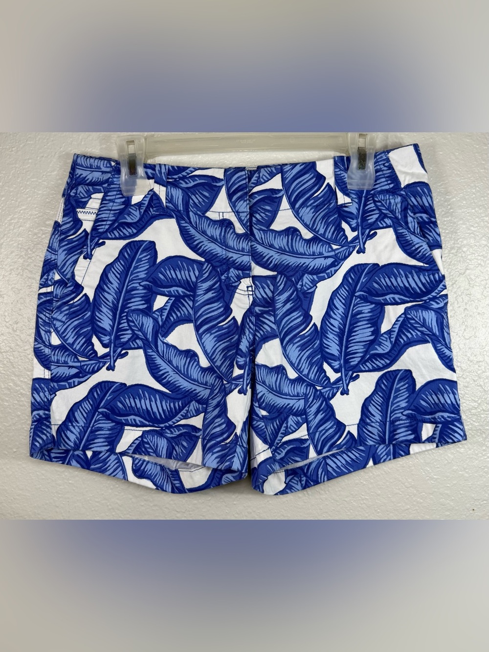 Vineyard Vines Shorts Women 4 Blue White Banana Leaf Tropical Chino Mid Rise - Picture 2 of 8